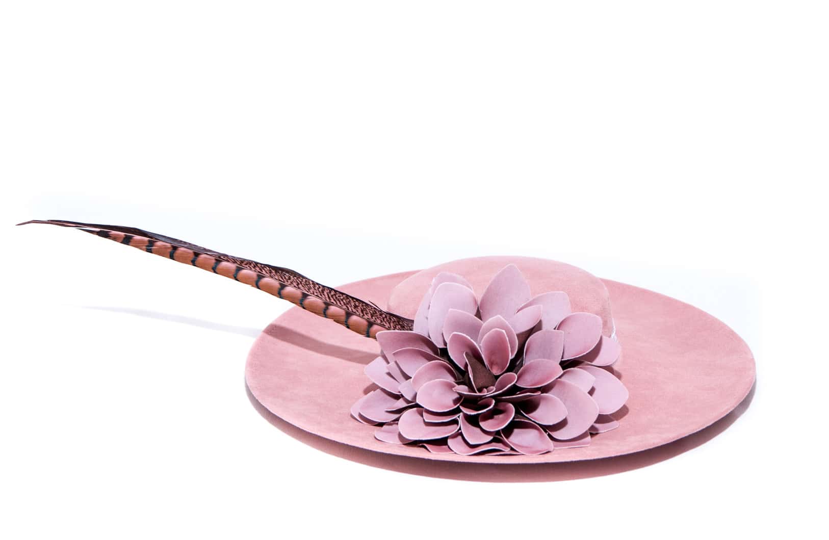 Canotier de flores con cinta negra